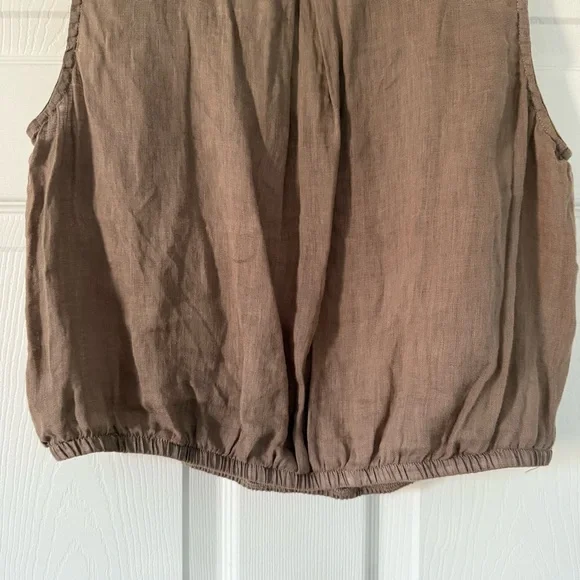 Bella Dahl Brown Sleeveless Blouse with Button Accents - Picture 6 of 7